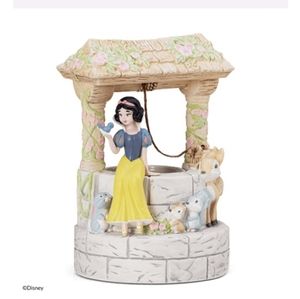 Scentsy Snow White warmer